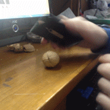 |搞笑GIF:本来想展示一下技术 没想到她最后一跳太抢镜了