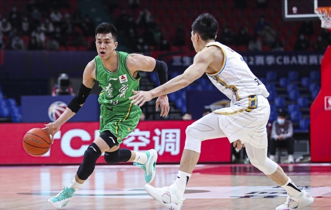 CB杨鸣大闹技术台!郭艾伦1v3,林书豪又倒地了,辽京成就CBA经典