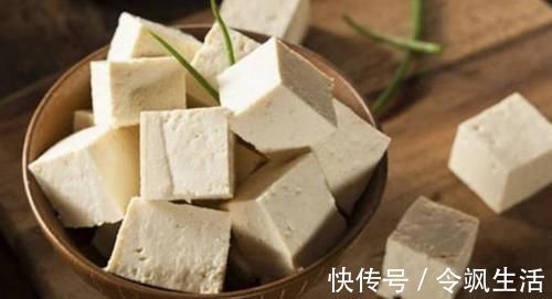 牛奶|吃虾皮能补钙？医生：真正补钙的是4种食物，很多人并不爱吃