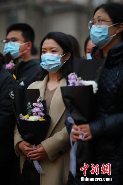 历史|南京高校师生点亮烛光铭记历史祈愿和平