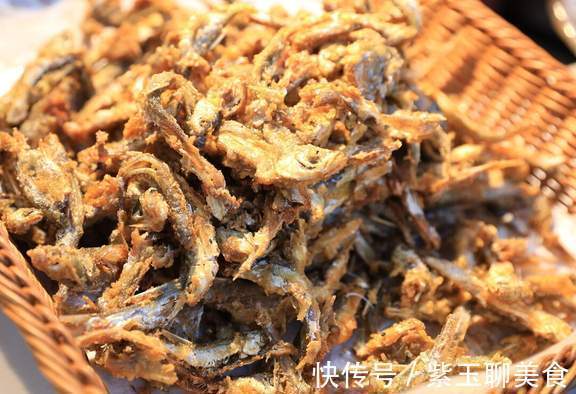 油炸小鱼用淀粉还是面粉分享正确的调面糊方法，酥脆好吃不回软