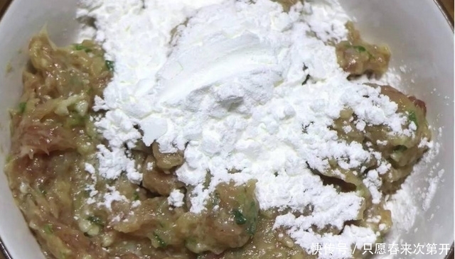 做出|只要蒸一下就能做出美味的午餐肉,比外面卖的便宜还好吃