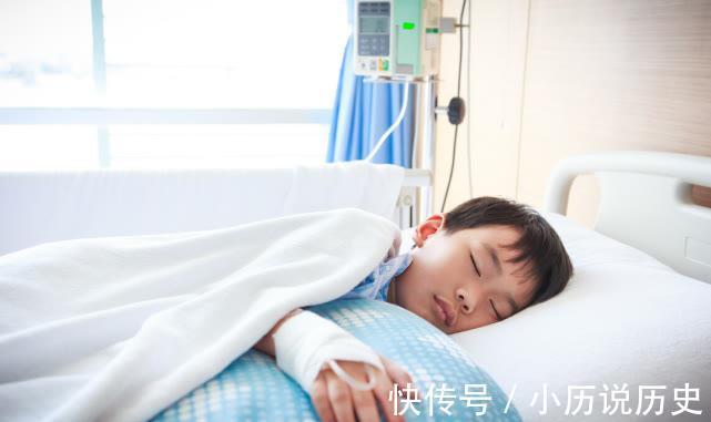 多喝水|8岁男童因多喝水住进医院!3个时间段少让孩子喝水,易积食