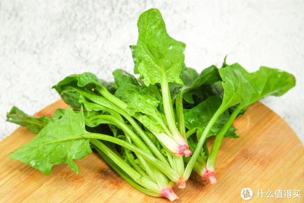 菜市场买菠菜，别管圆叶尖叶，切记“3不买”，回回挑到好菠菜