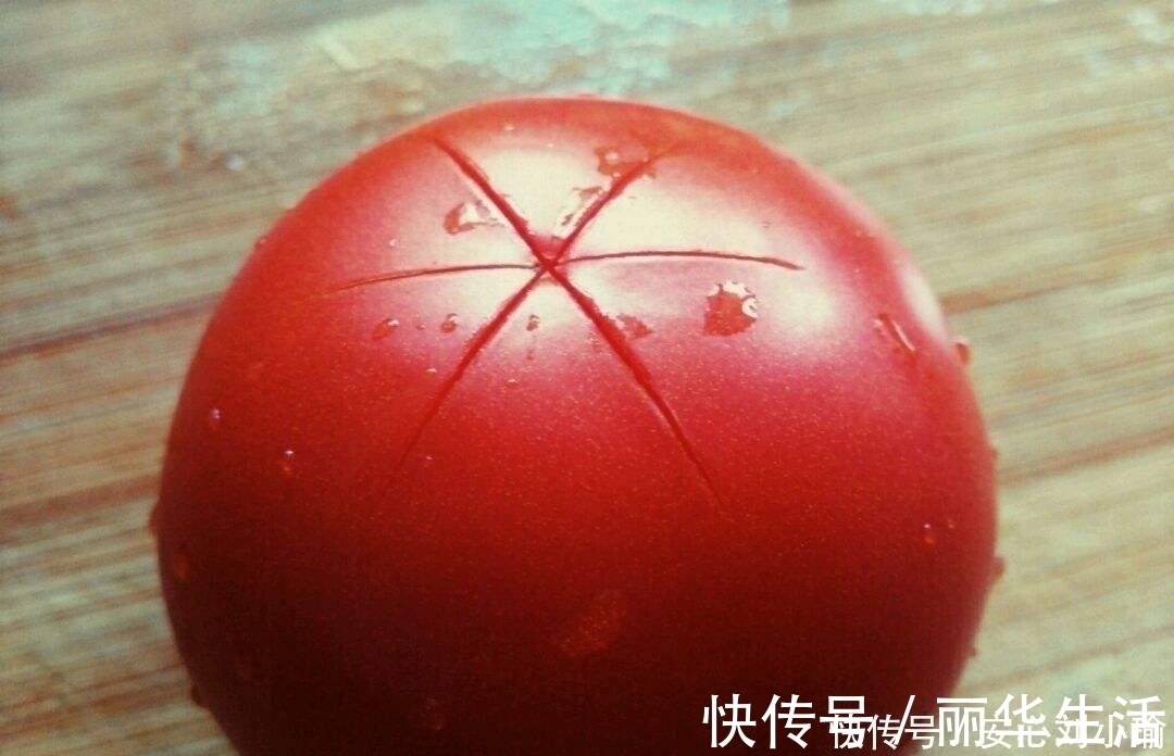 今天才发现，给西红柿去皮原来这么简单，不需要开水烫