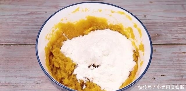 甜甜|甜甜圈最简单做法,不用烤箱不油炸,补钙好消化,比面包还好吃