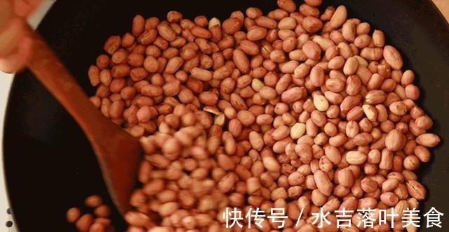 好吃|花生倒入滚烫的油锅，老一辈的拿手绝活，比肉还好吃，即将失传！