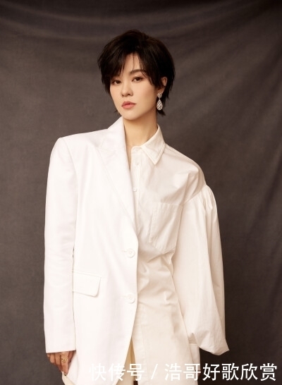 她曾是超女第4名混的比冠军还好,开演唱会一票难求,她到底是谁