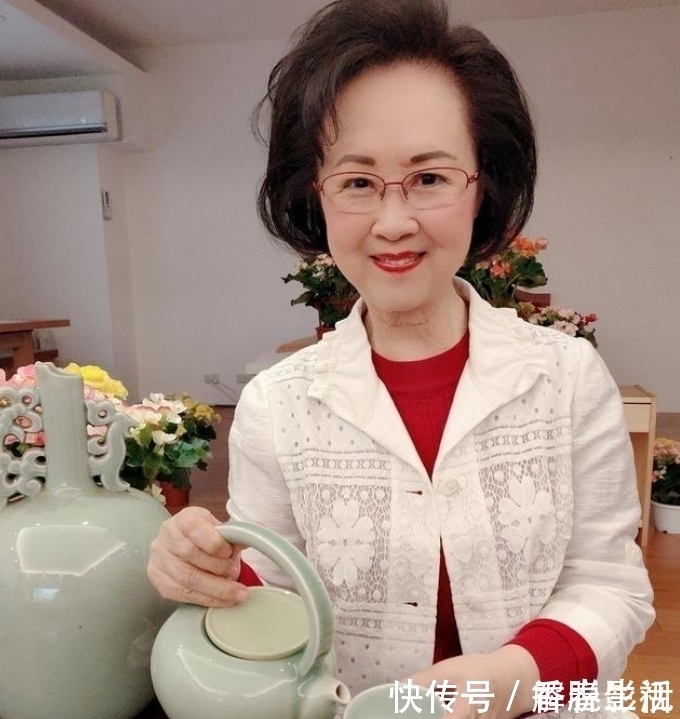 穿搭|琼瑶阿姨老的优雅,刺绣外套配短发端庄典雅,衣品如人品一样大气