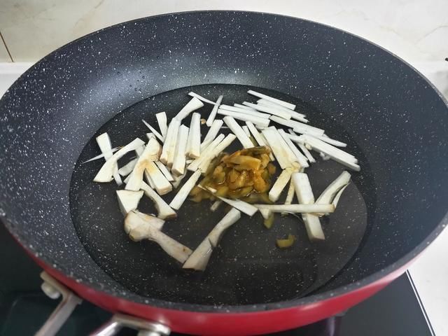 香菇酱汁淋豆腐|好吃绝了!午餐4个菜,个个喜欢全光盘,网友:家里有矿吗?