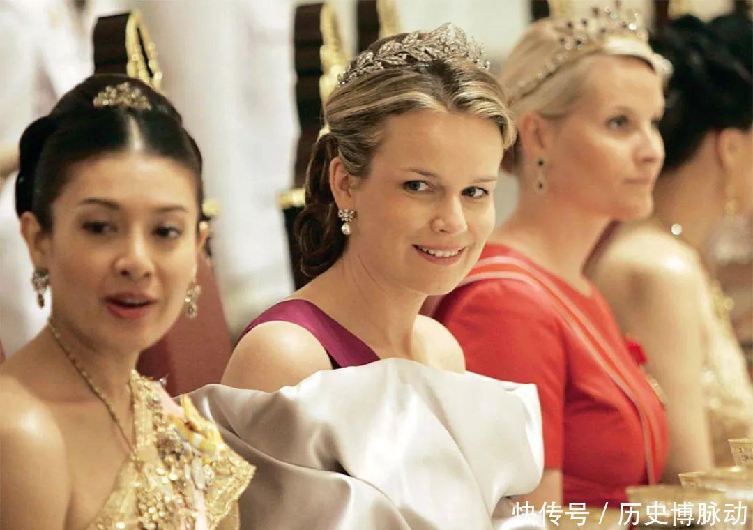 钻石项链|西拉米空有一腔奢华梦,和泰王结婚9年,就靠一条钻石项链撑场面