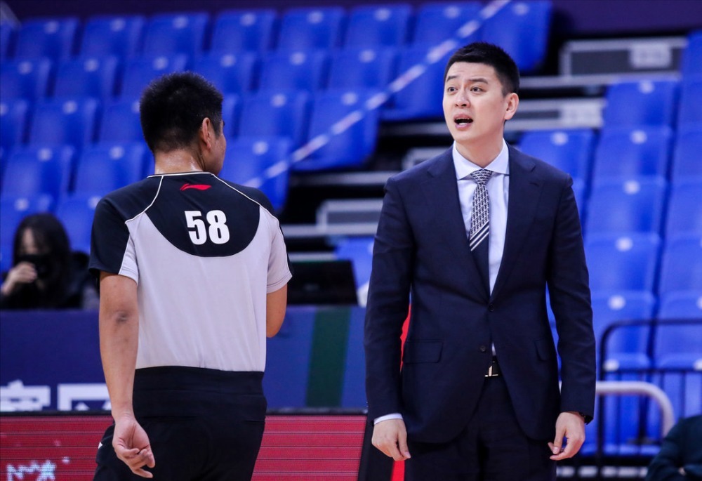 cb9秒2技犯!郭艾伦太冤枉,CBA裁判让杨鸣不满,辽篮可以申诉了