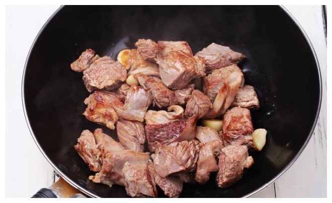 在家自己炖牛肉,想要牛肉煮得烂,只需要加上“山楂”