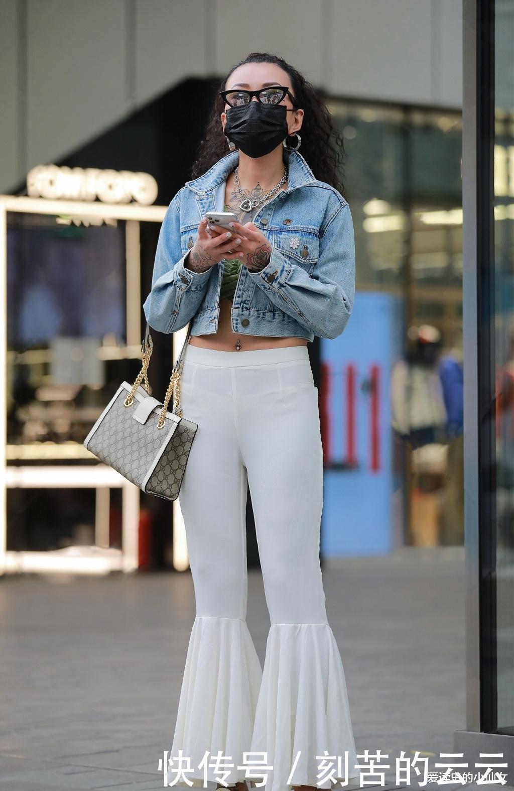 贵妇不走寻常路，别人裙子在腰上穿，她放到脚上都“嫌高”