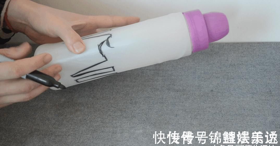 家家户户|洗衣液瓶子别扔了, 简单剪几刀, 放在厨房这样用, 人人见了都夸好