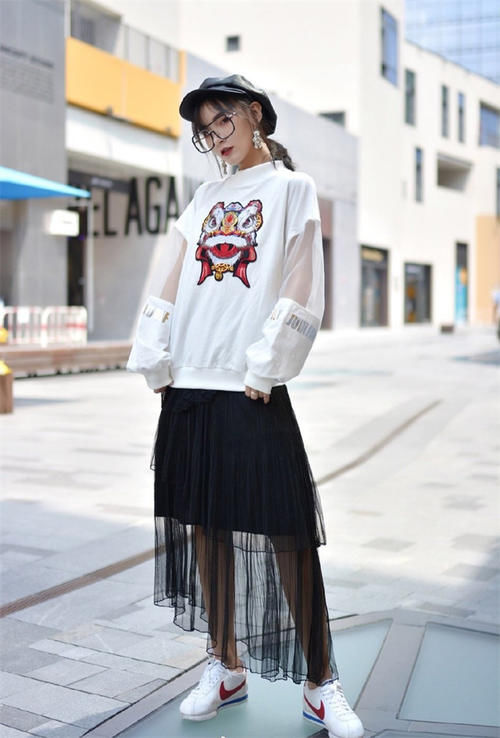 衣服|今秋流行这2件衣服:一件解决显瘦减龄问题,一件解决气质问题!