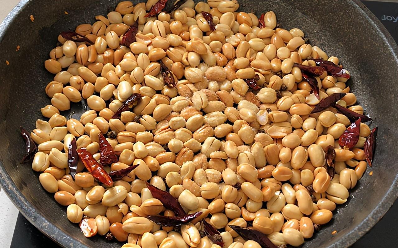 教你自制酒鬼花生,3块钱一大盘,嘎嘣脆,营养实惠,还可当零食