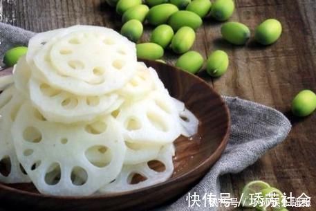脆爽|炒莲藕一下锅就发黑?老师傅:教你1招,藕片白净不发黑,更爽脆