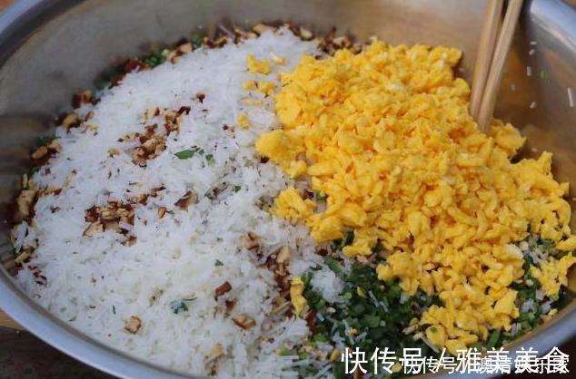 韭菜鸡蛋包包子试试这种小笼包,冷了也不会发硬