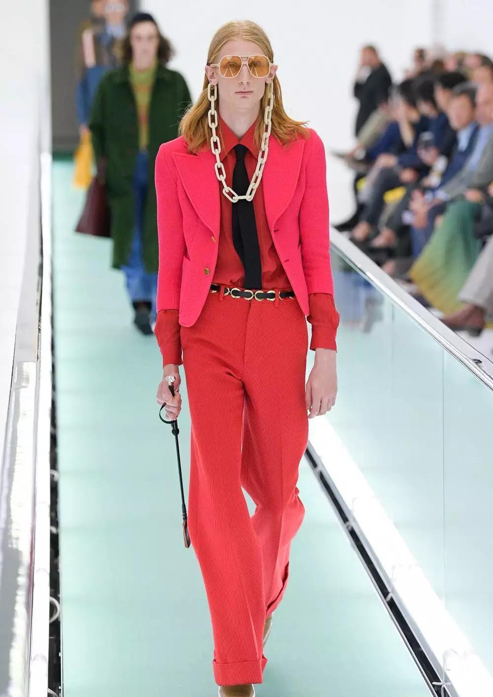 2021时尚秀场:开年时髦穿搭套路:“上短下长”,今天开始流行?