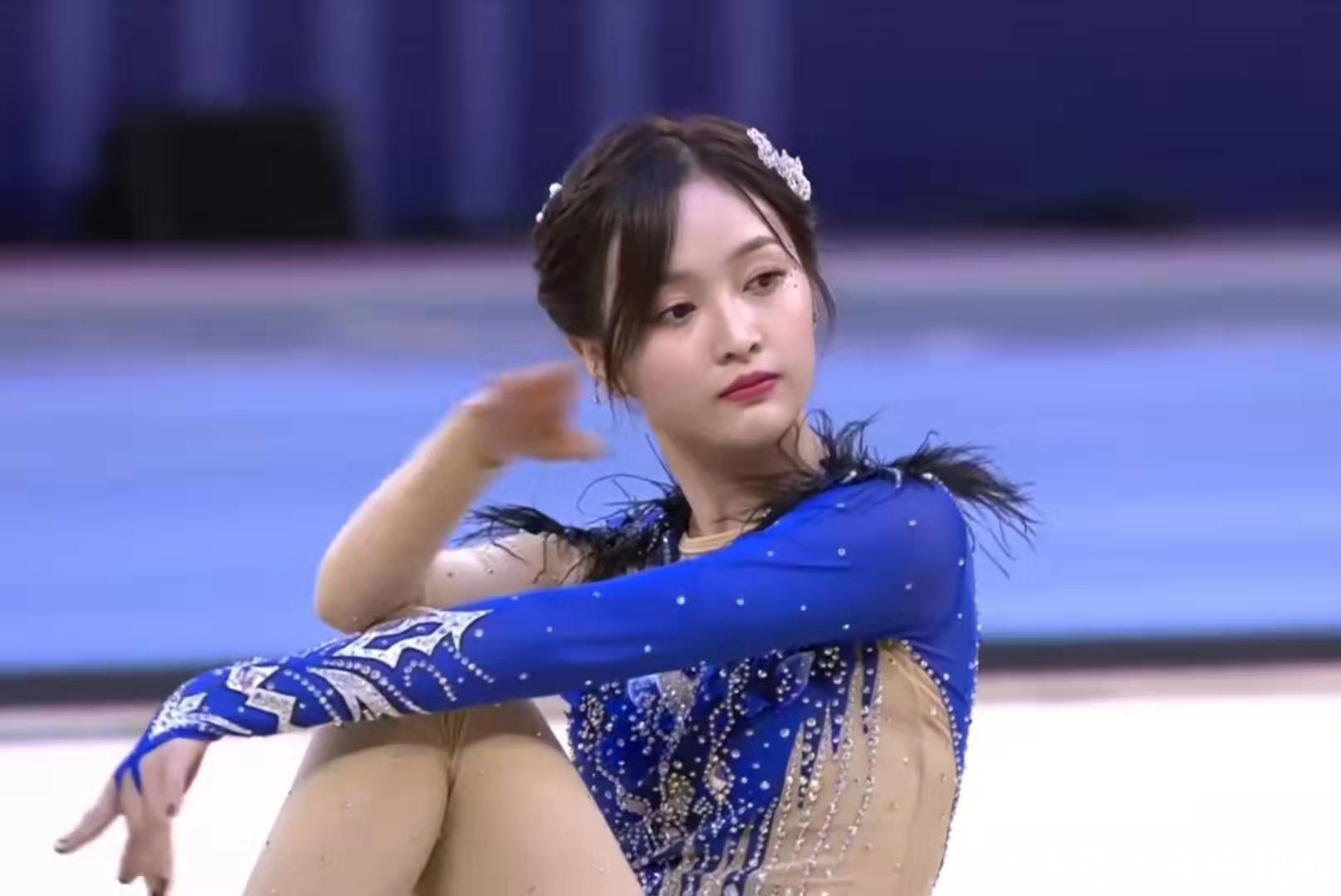 黄教主|吴宣仪凉了继衣品被说“土气”后,又曝娱乐圈的女孩不被善待