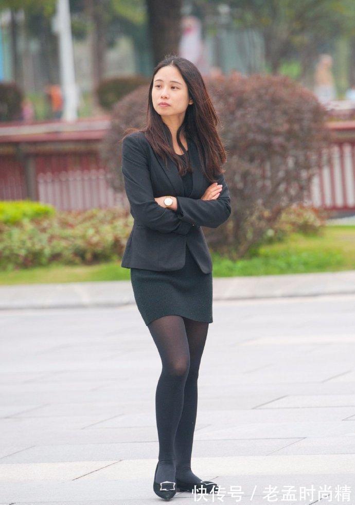 黑丝袜|街拍:“黑丝袜”不挑年龄,怎么穿都很美