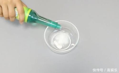 每次洗衣服时滴一滴它,不用搓就能干净如新,可惜知道的人不多