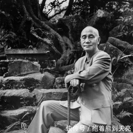 蒋介石|美国在上甘岭惨败,蒋介石听后仰天长叹一口气,无奈说了一句话!