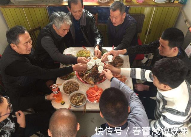 老伴儿|亲家为什么尽量别在一起过年?三位亲家的回答,很现实