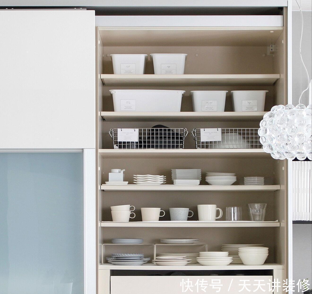 看完这个日本主妇的厨房收纳技巧，超级佩服，这也太整齐干净了