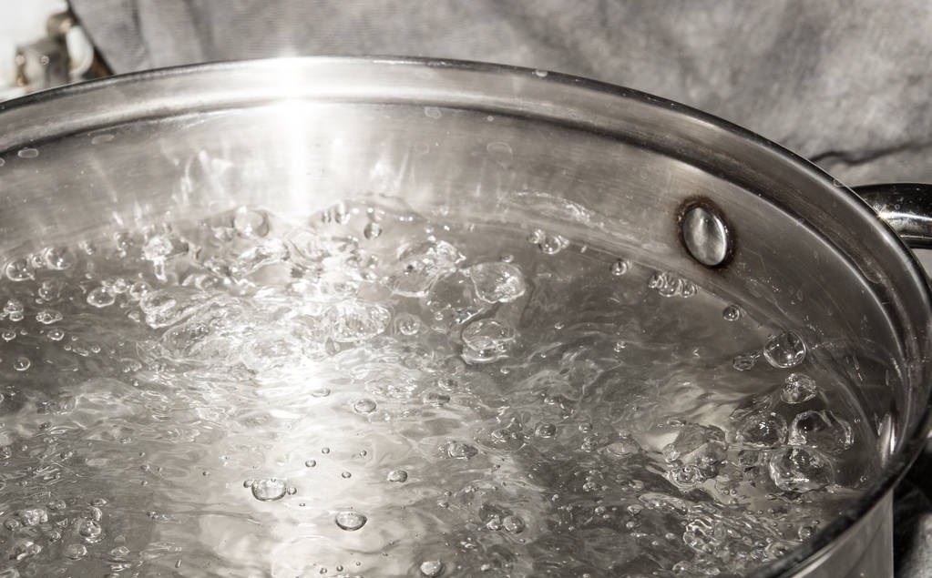 熬小米粥时，不要直接用水煮了，教你几个小诀窍，香浓黏稠更好喝