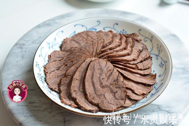 2分钟轻松搞定酱牛肉三明治,比肉夹馍还抢手,连老妈都爱吃