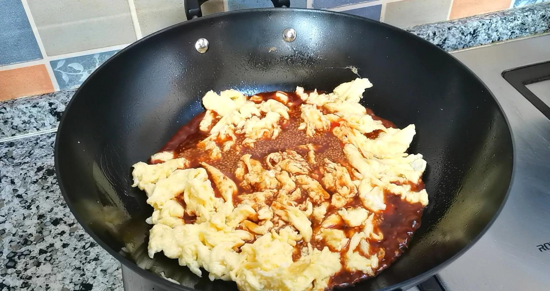 灵魂酱汁炒蛋，鲜香嫩滑，拌面下饭都好香，比肉还香，老少都爱吃