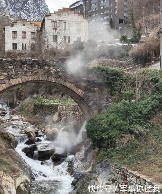 法国|四无国家：无军队、无税收、无大学、无货币