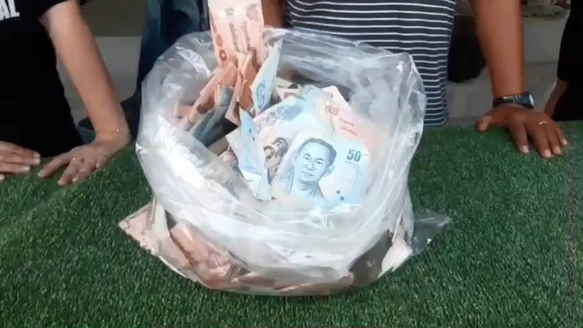 地上挖出20万泰铢现金,工人与业主不贪心