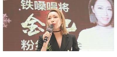 憑一首歌唱哭父母,靠《好聲音》爆火的“農(nóng)村美女教師”哪去了