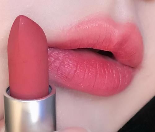 色号 喜欢素颜,想要一支好看的口红提亮肤色?试试这些品牌的口红吧