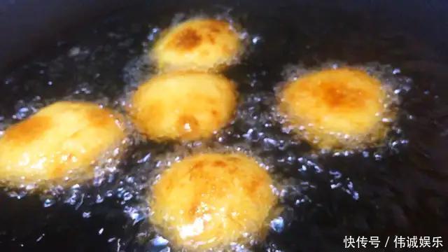 最近儿子迷上它,有面粉就能做,外酥里软,各个空心,比油条好吃