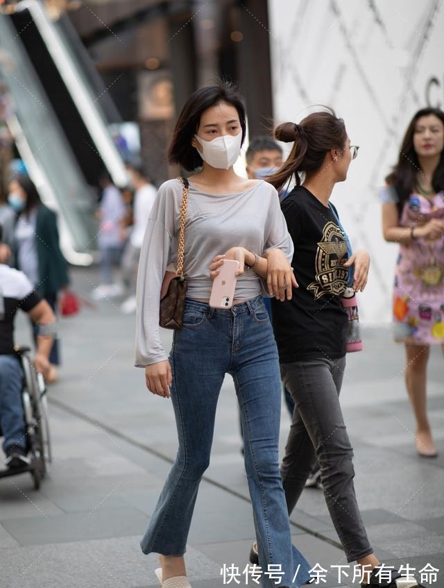 性感 时尚喇叭裤搭配慵懒灰色上衣,知性大气的成熟风穿搭!