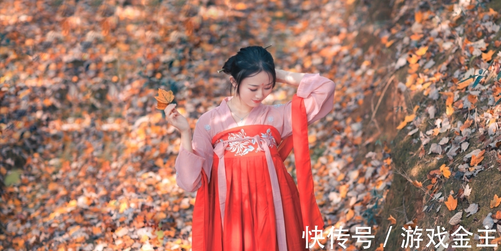 乡书@飘蓬已恨乡书少。那堪浊酒又浇愁,空庭明月来相照