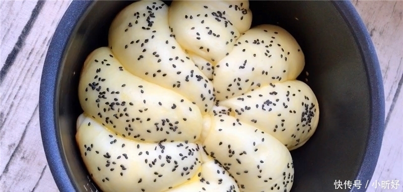 母鸡蛋|电饭锅做早餐面包的配方,比蒸馒头还香甜,学会可以做给家人吃