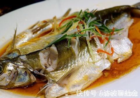 清蒸鱼，开水上锅蒸还是冷水很多人做错了，难怪鱼肉不鲜嫩