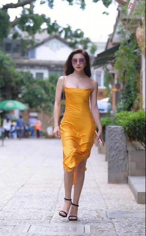 很有气质，穿长裙的性感漂亮美女