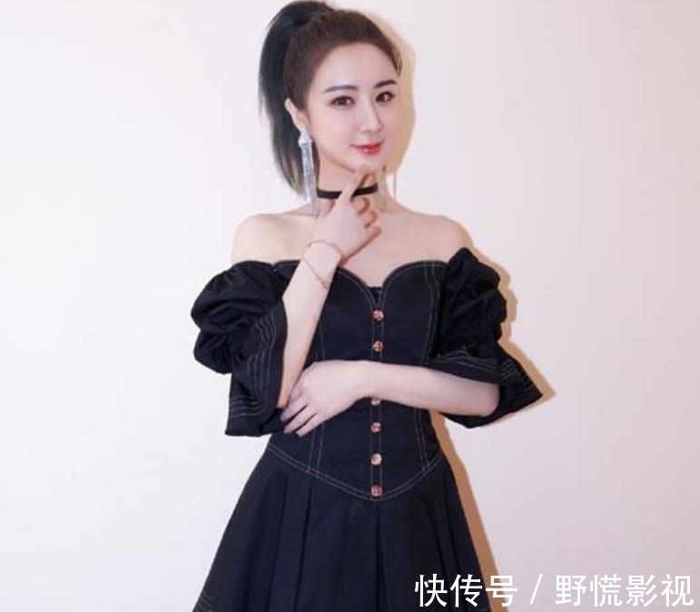 薇婭在綜藝節(jié)目中素顏出鏡，有許多網(wǎng)民表明不像一個人啊