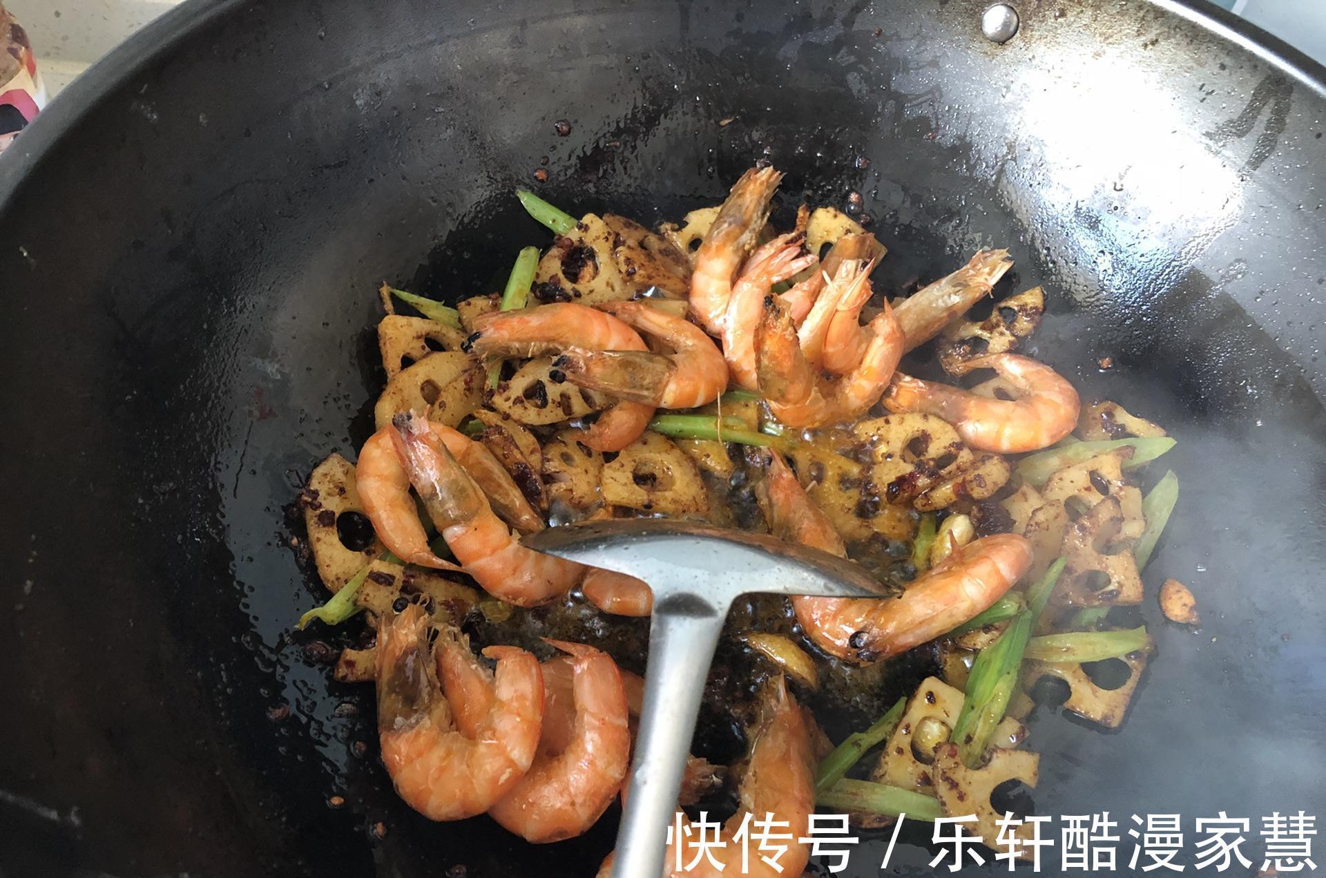 干锅虾|吃一回爱一回的干锅虾，怎么吃都吃不腻，用料简单，在家就能做