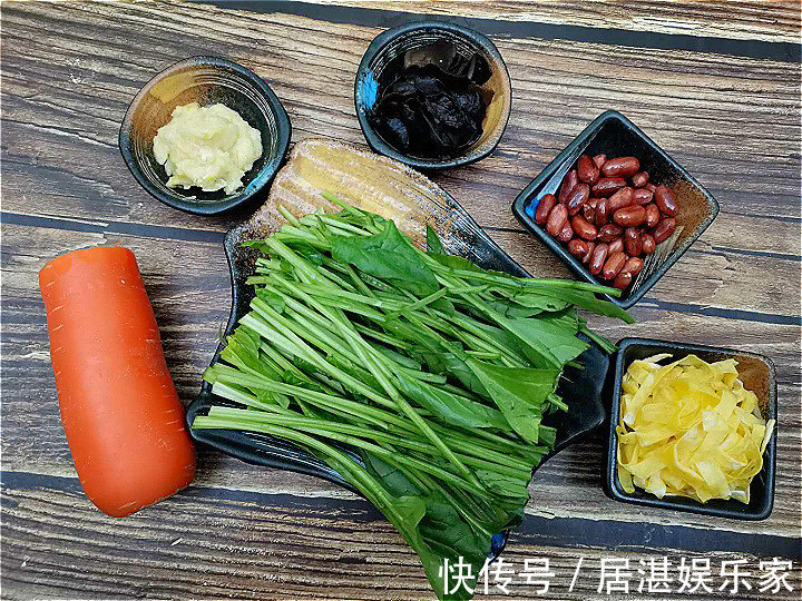 入味|做凉拌菠菜时,直接焯水是大错!多加这1步,菠菜更翠绿,更入味