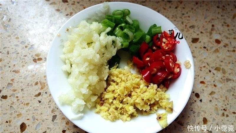 家人最爱的一道凉拌菜,麻辣鲜香,鲜嫩爽口,下饭又下酒