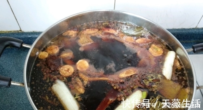 卤水|酱猪蹄，“这3步”是关键，出锅鲜香没腥味，软烂不油腻，有嚼劲
