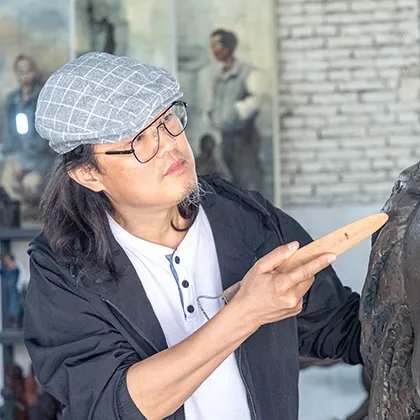 雕塑|我@长三角|从尘土中来,浴火而重生,我的人生就像手里的泥巴