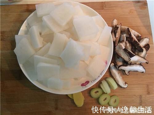 褪黄剂|它是天然“褪黄剂”,聪明女人都吃“它”,皮肤白嫩,比敷面膜好